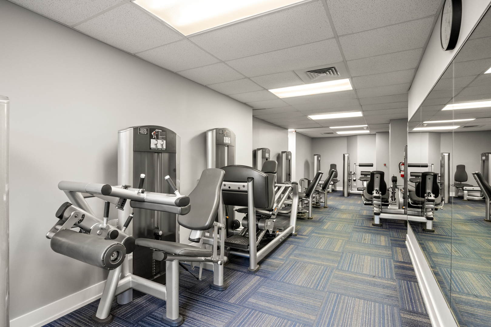405 North Wabash Avenue, Unit 2801 Chicago, IL 60611 - Photo 15 of 29 a view of a room with gym equipment
