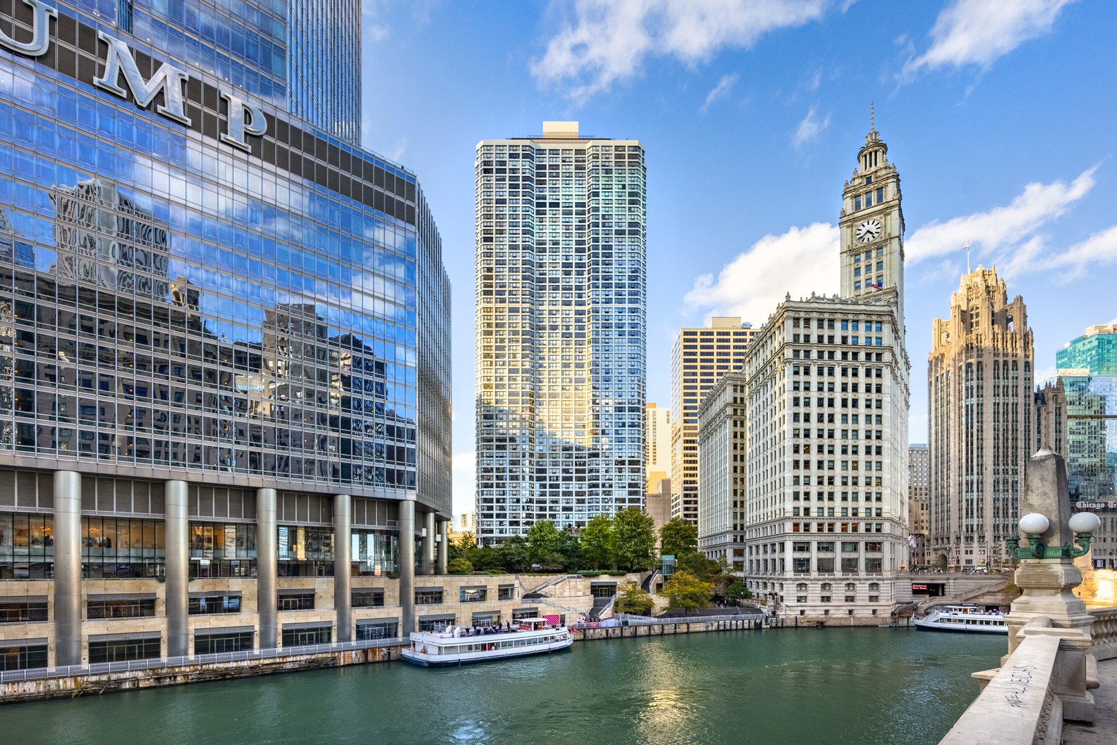 405 North Wabash Avenue, Unit 2801 Chicago, IL 60611 - Photo 2 of 29 a view of a large building with a water view