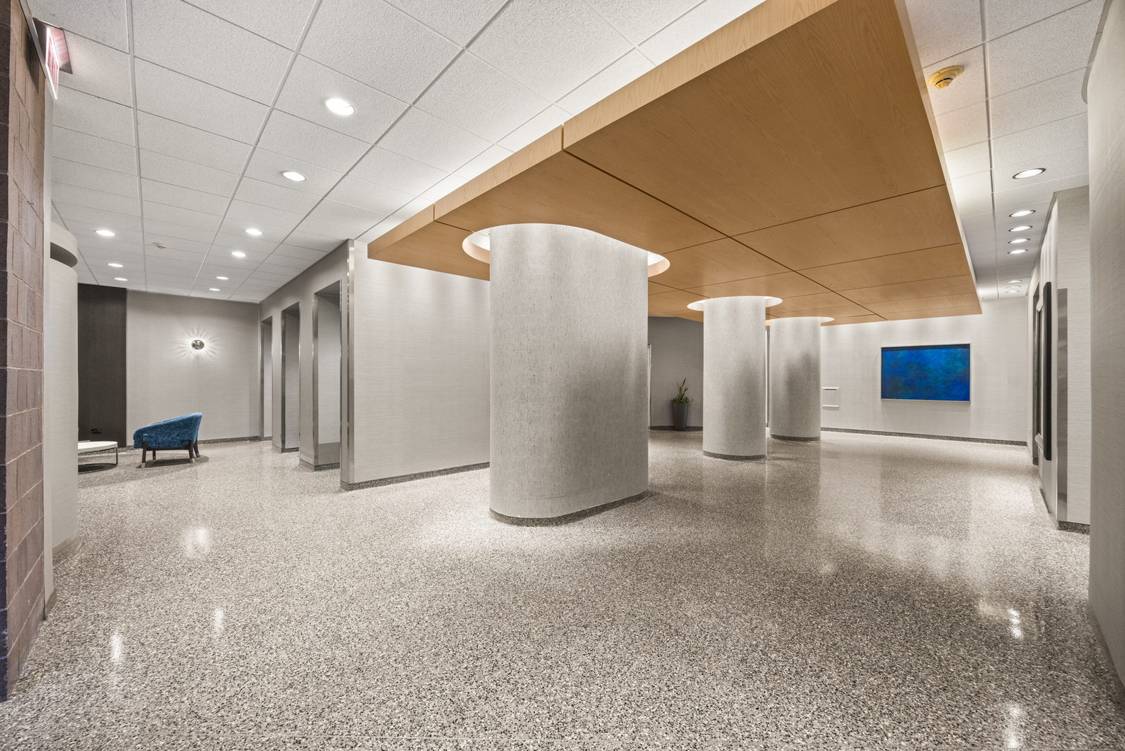 405 North Wabash Avenue, Unit 2801 Chicago, IL 60611 - Photo 3 of 29 a view of a livingroom with furniture and a hallway