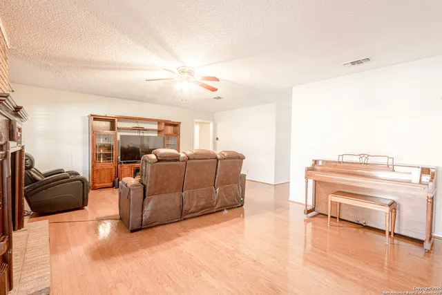 $409,000 | 729 Rocklyn Drive, Windcrest, TX 78239