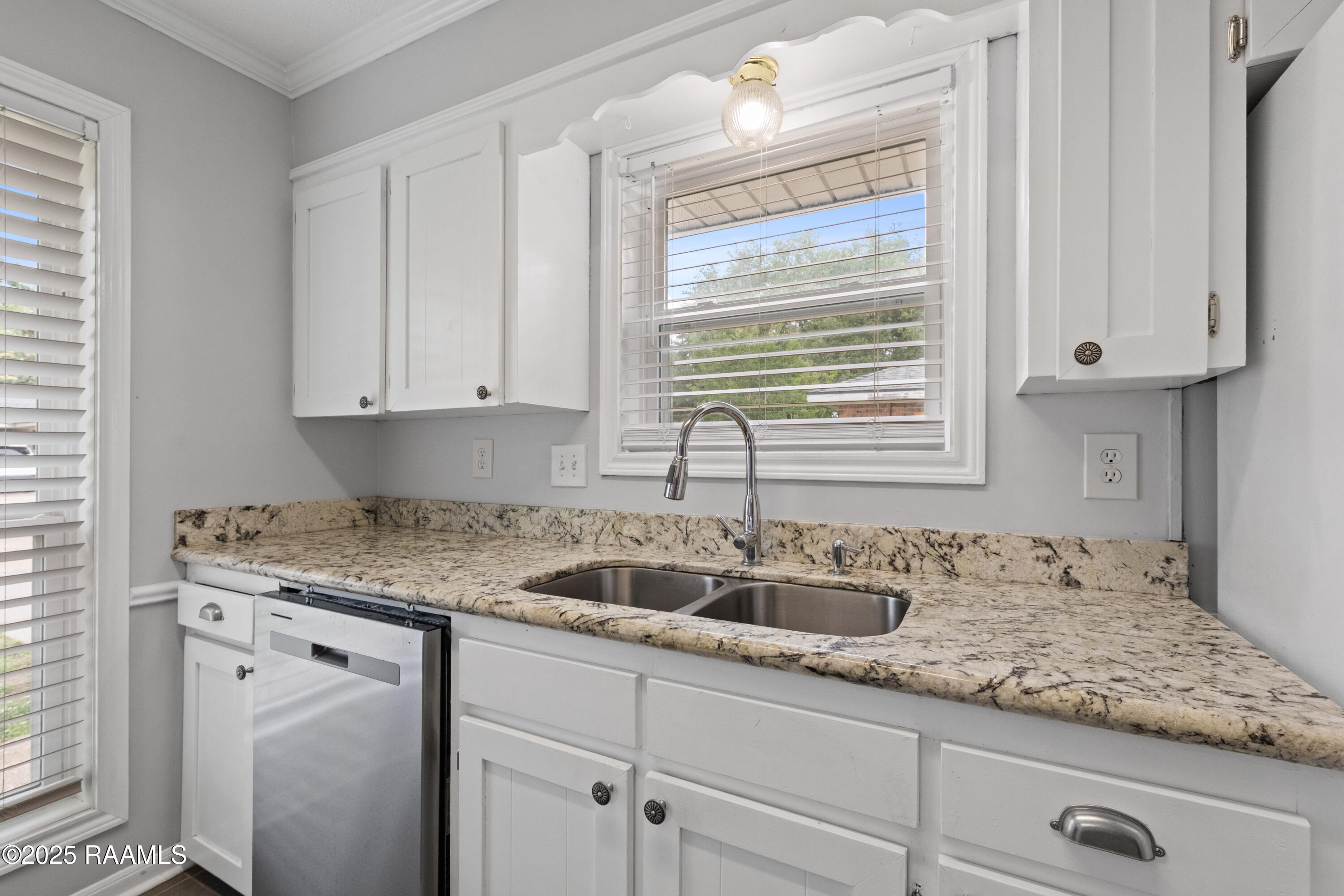 207 Vivian Drive Lafayette, LA 70508 - Photo 7 of 18 207Vivian-51