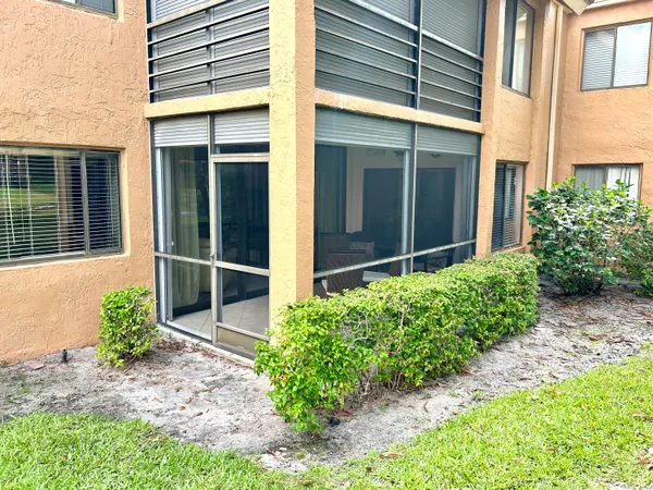 $275,000 | 11231 Green Lake Drive, Unit 104, Boynton Beach, FL 33437