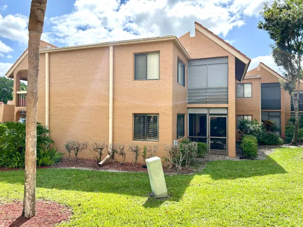 $275,000 | 11231 Green Lake Drive, Unit 104, Boynton Beach, FL 33437