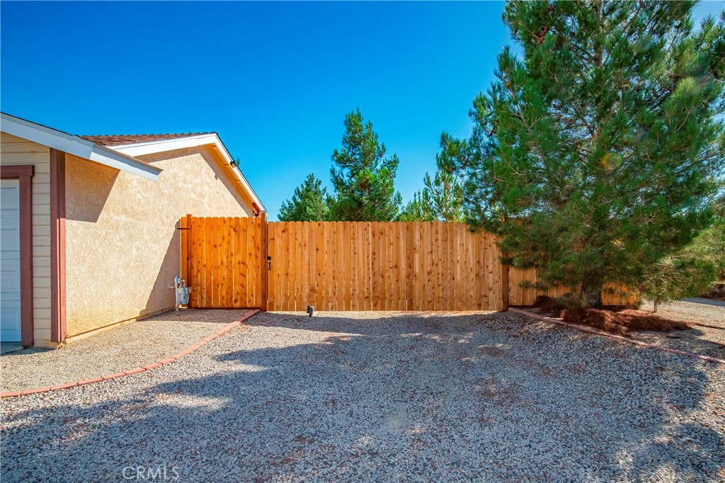 9642 East Ave R 14 Littlerock, CA 93543 - Photo 18 of 66 a view of backyard with tree