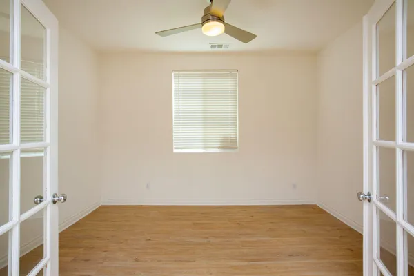 $4,999 | 24318 Via La Casa, Valencia, CA 91354