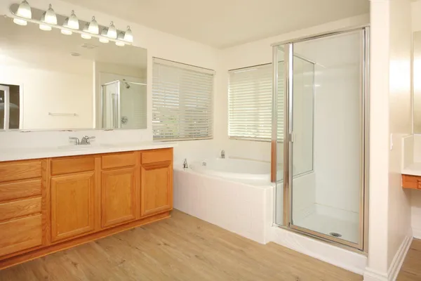 $4,999 | 24318 Via La Casa, Valencia, CA 91354