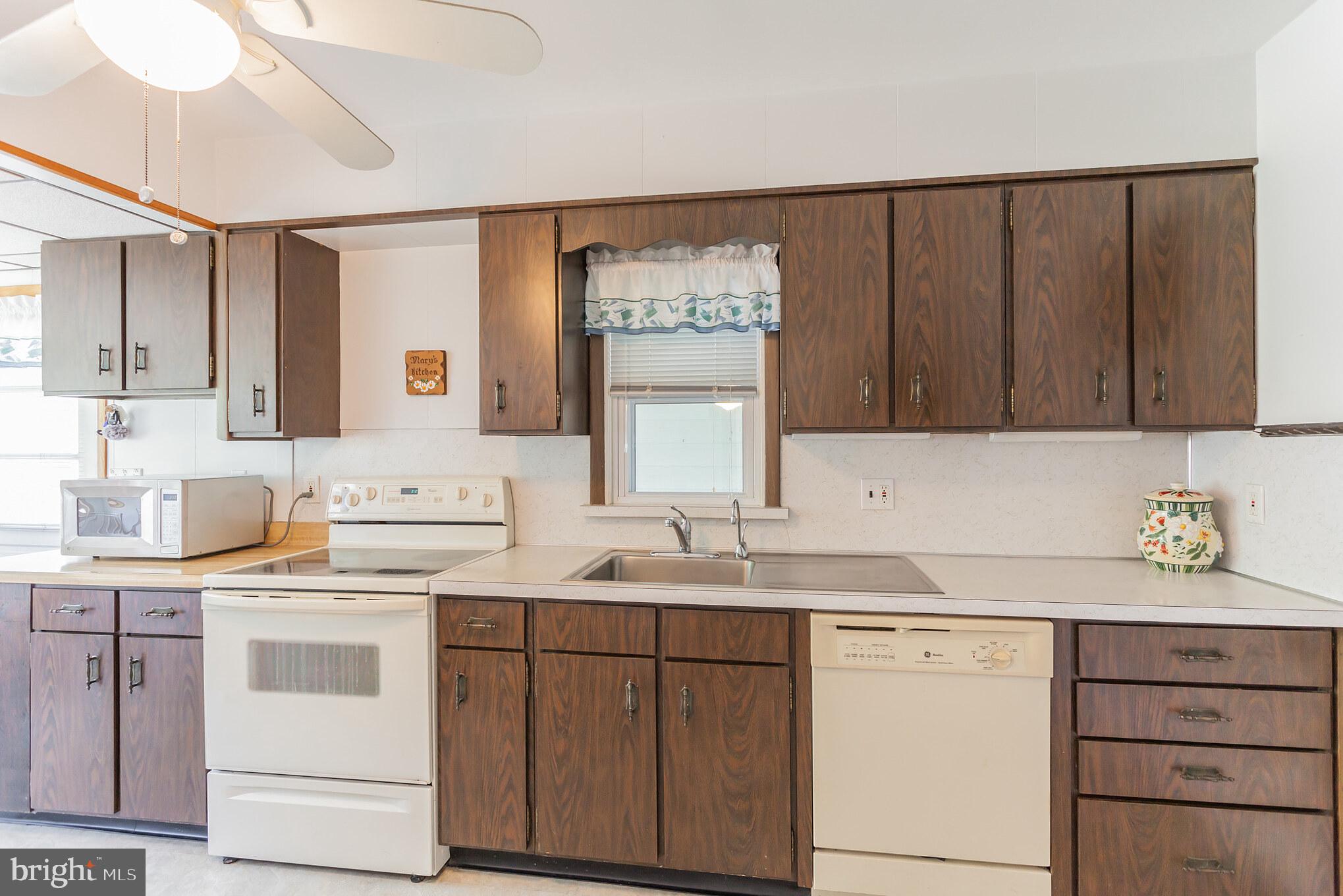 1258 Steel Road Havertown, PA 19083 - Photo 11 of 31 Ample cabinet and counter space