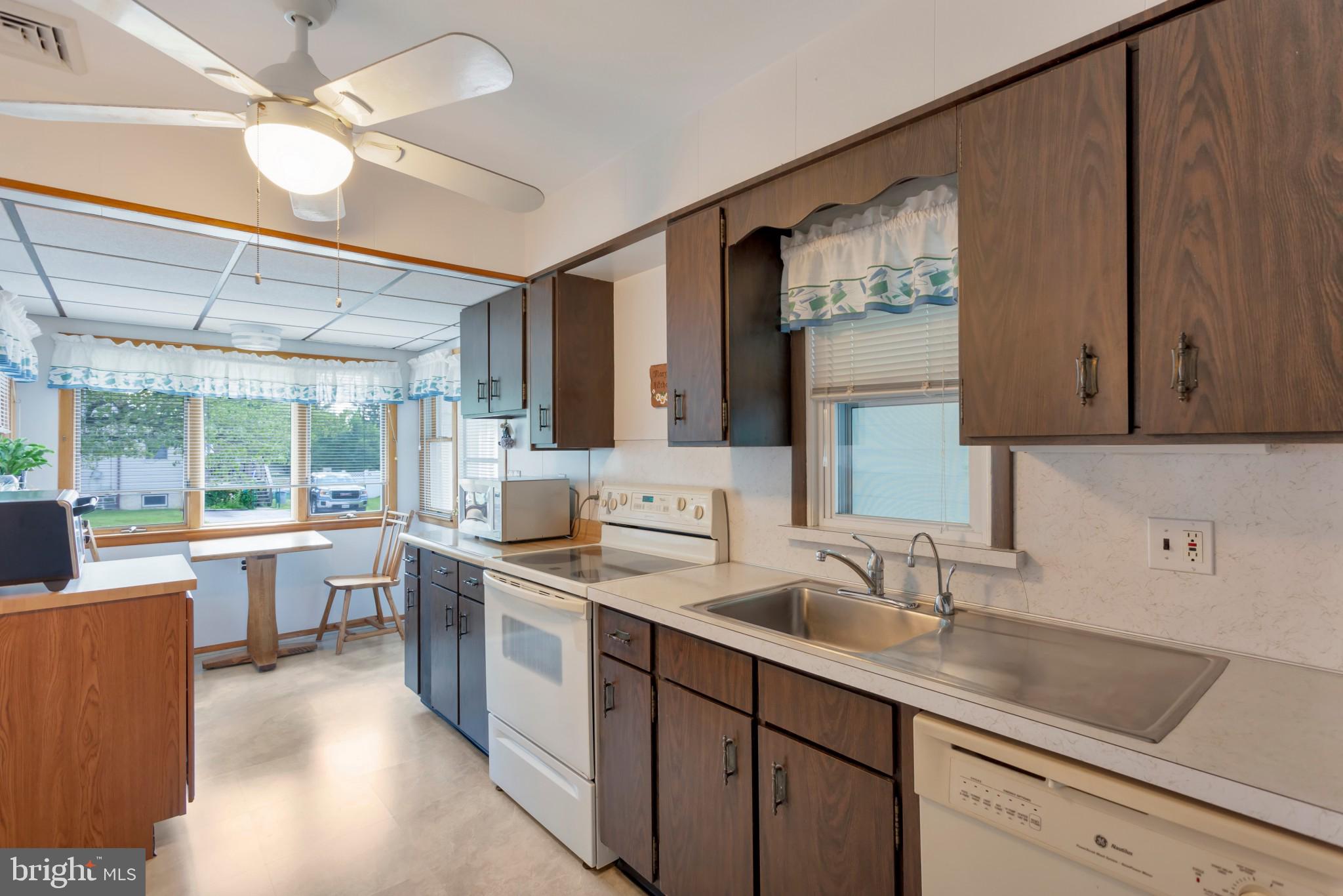 1258 Steel Road Havertown, PA 19083 - Photo 10 of 31 E/I kitchen with breakfast nook