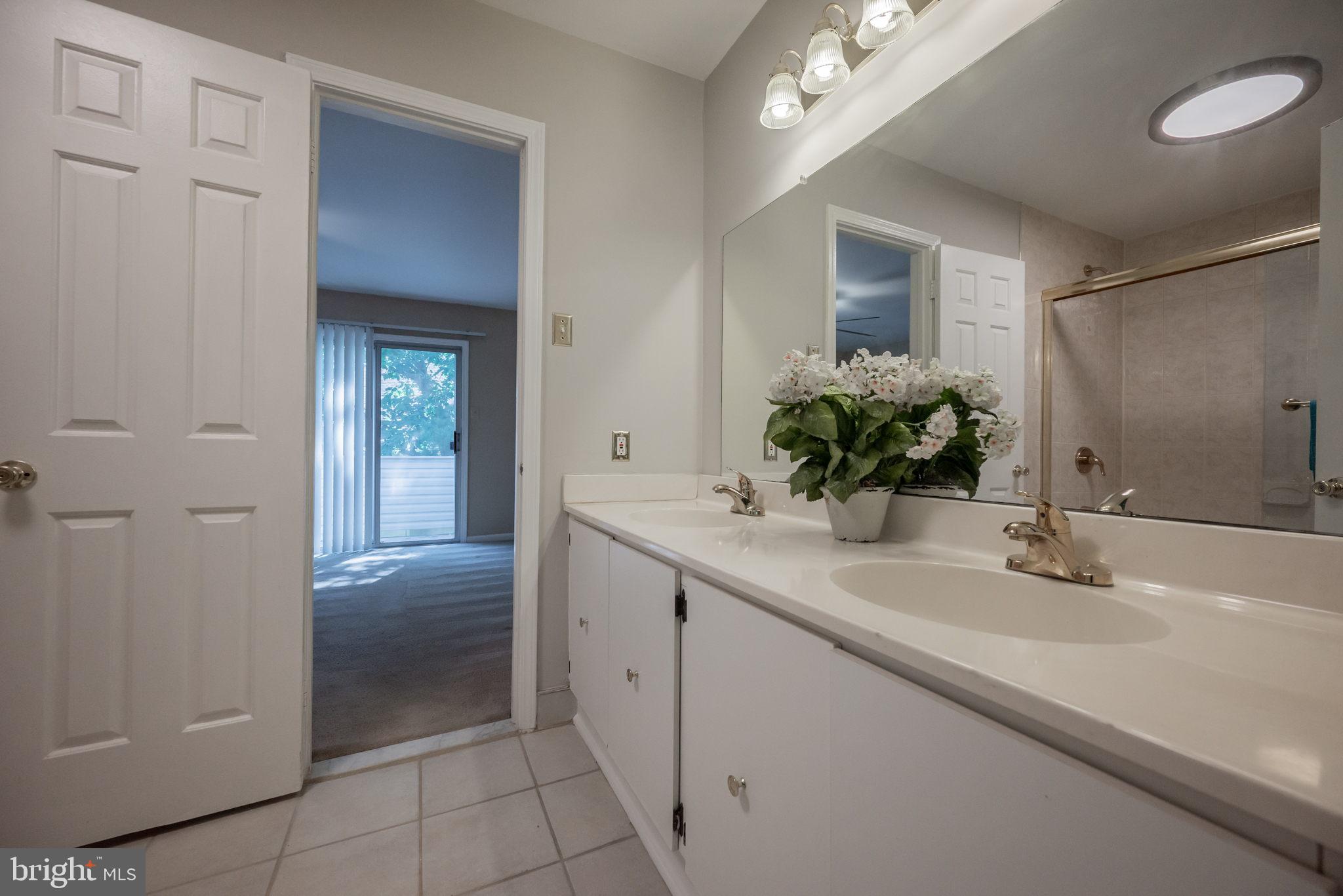 358 New Market Court Chesterbrook, PA 19087 - Photo 12 of 24 Pretty Full Bath