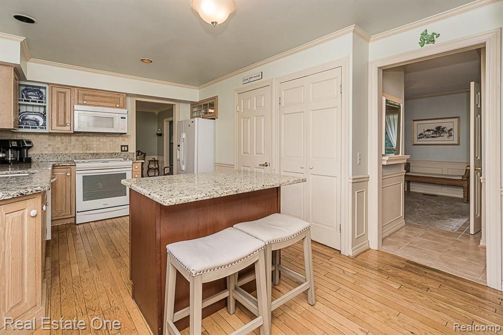 1380 Chestnut Circle Rochester Hills, MI 48309 - Photo 14 of 46