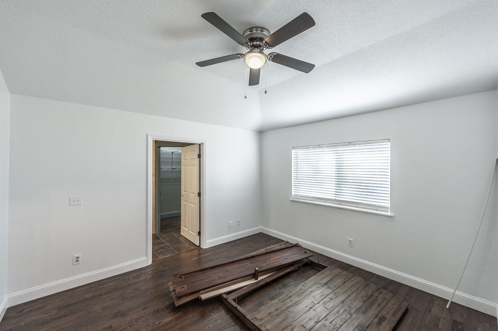 414 B Rock Springs Road Castalian Springs, TN 37031 - Photo 35 of 79 a room with window