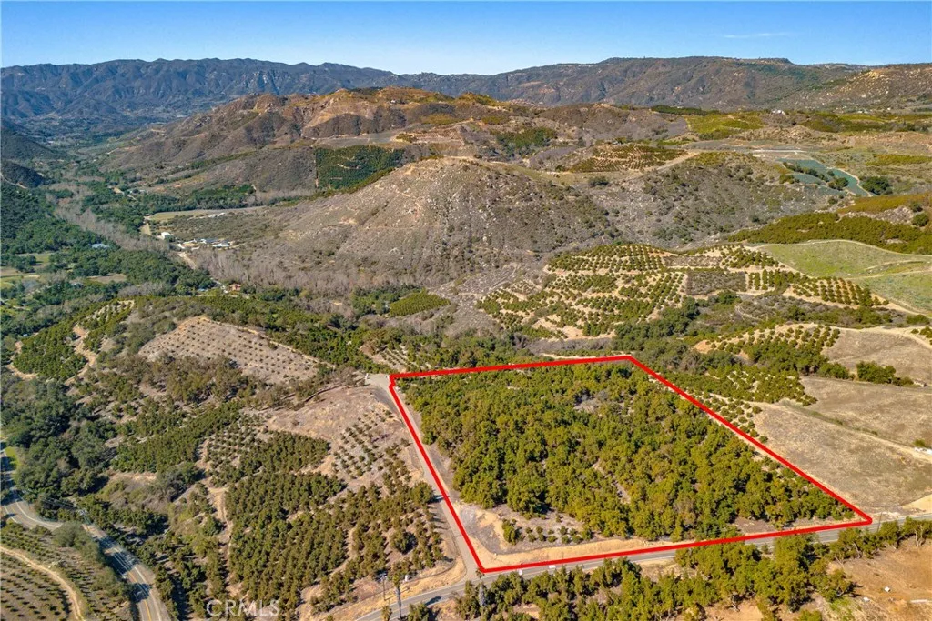 16 Camaron Road Temecula, CA 92590 - Photo 8 of 15 a view of a backyard