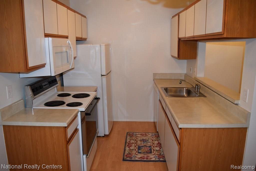 24066 Middlebelt Road, Unit 35 Farmington Hills, MI 48336 - Photo 5 of 13