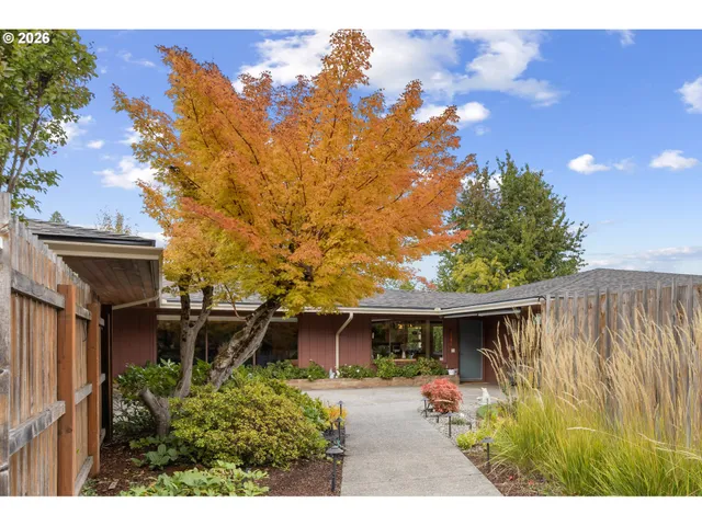 $875,000 | 2230 West Harvard Avenue, Roseburg, OR 97471