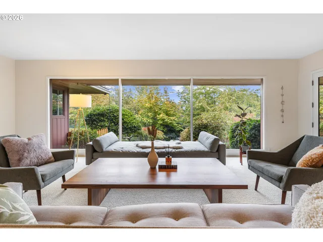 $875,000 | 2230 West Harvard Avenue, Roseburg, OR 97471