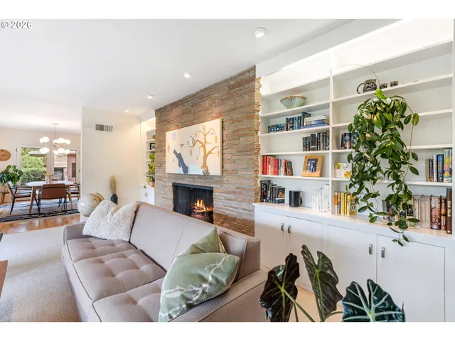 $875,000 | 2230 West Harvard Avenue, Roseburg, OR 97471