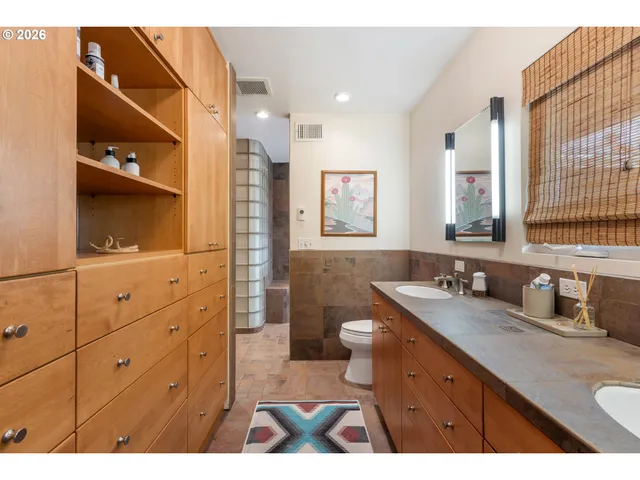 $875,000 | 2230 West Harvard Avenue, Roseburg, OR 97471