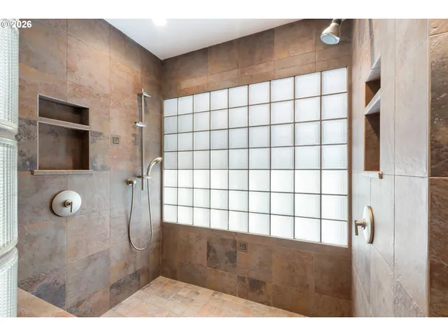 $875,000 | 2230 West Harvard Avenue, Roseburg, OR 97471