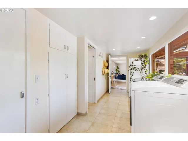 $875,000 | 2230 West Harvard Avenue, Roseburg, OR 97471