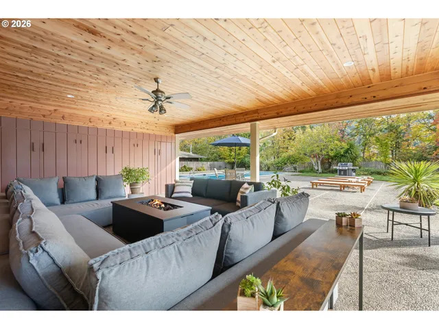 $875,000 | 2230 West Harvard Avenue, Roseburg, OR 97471