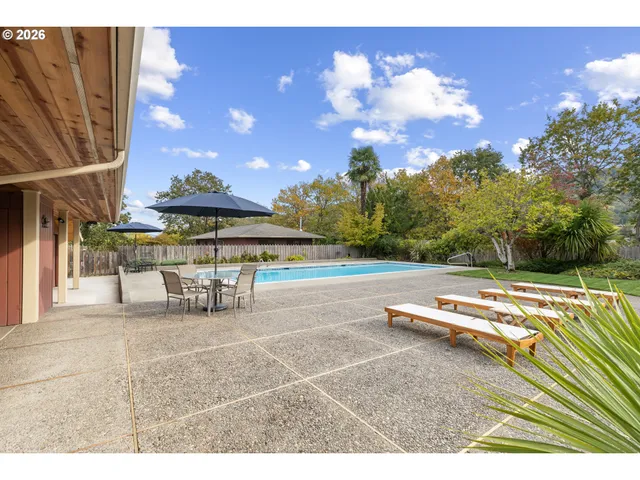 $875,000 | 2230 West Harvard Avenue, Roseburg, OR 97471