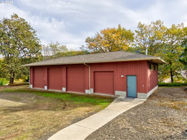 $875,000 | 2230 West Harvard Avenue, Roseburg, OR 97471