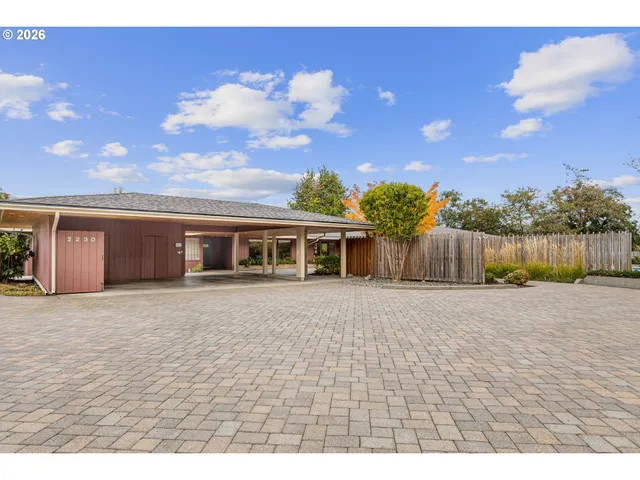 $875,000 | 2230 West Harvard Avenue, Roseburg, OR 97471