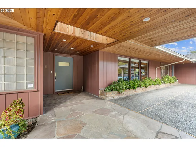 $875,000 | 2230 West Harvard Avenue, Roseburg, OR 97471