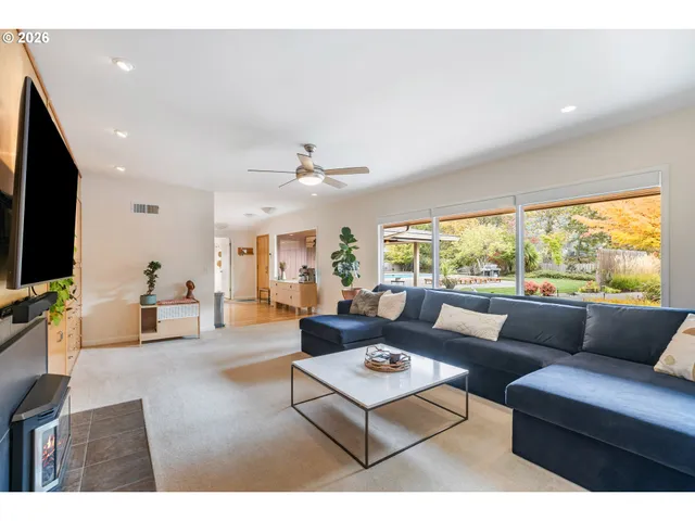 $875,000 | 2230 West Harvard Avenue, Roseburg, OR 97471