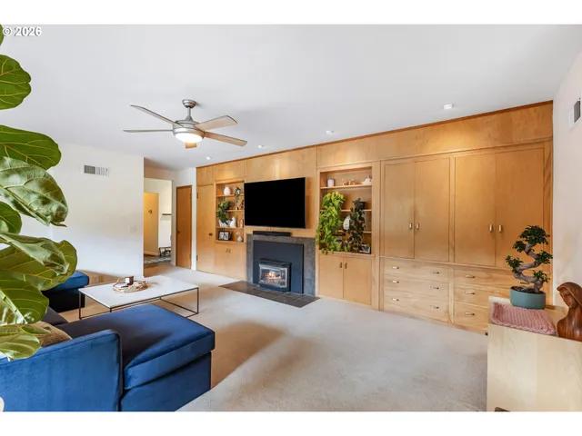 $875,000 | 2230 West Harvard Avenue, Roseburg, OR 97471