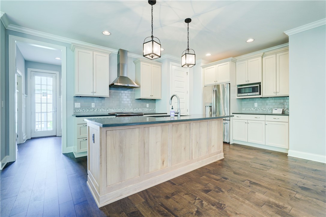 5 Camellia Rise Perinton, NY 14450 - Photo 4 of 27 Eat In Kitchen With Granite counter Tops And Stain