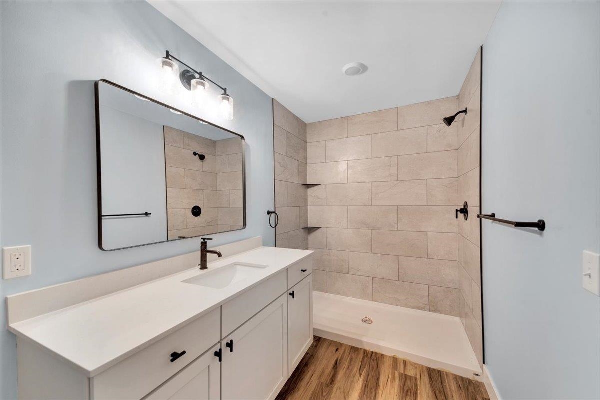 925 Falls Road, Unit 4 Shelburne, VT 05482 - Photo 15 of 53