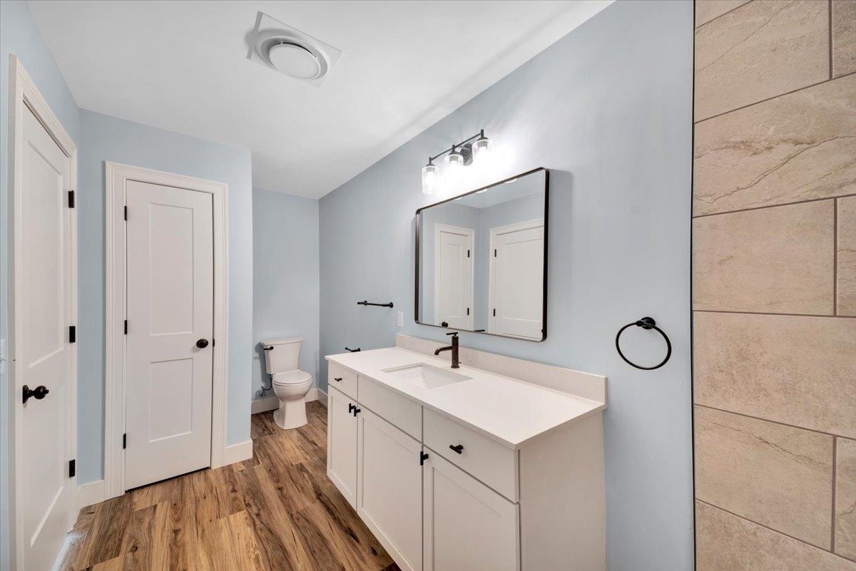 925 Falls Road, Unit 4 Shelburne, VT 05482 - Photo 16 of 53