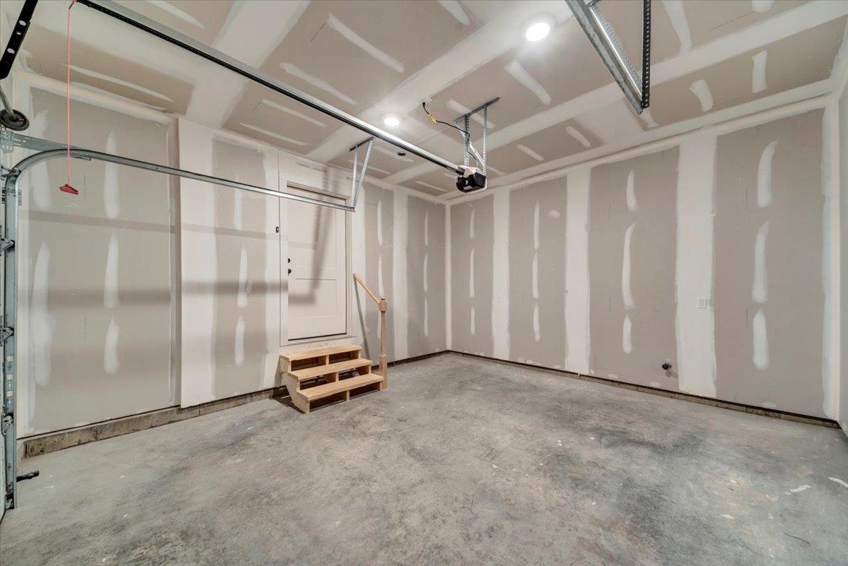 925 Falls Road, Unit 4 Shelburne, VT 05482 - Photo 29 of 53