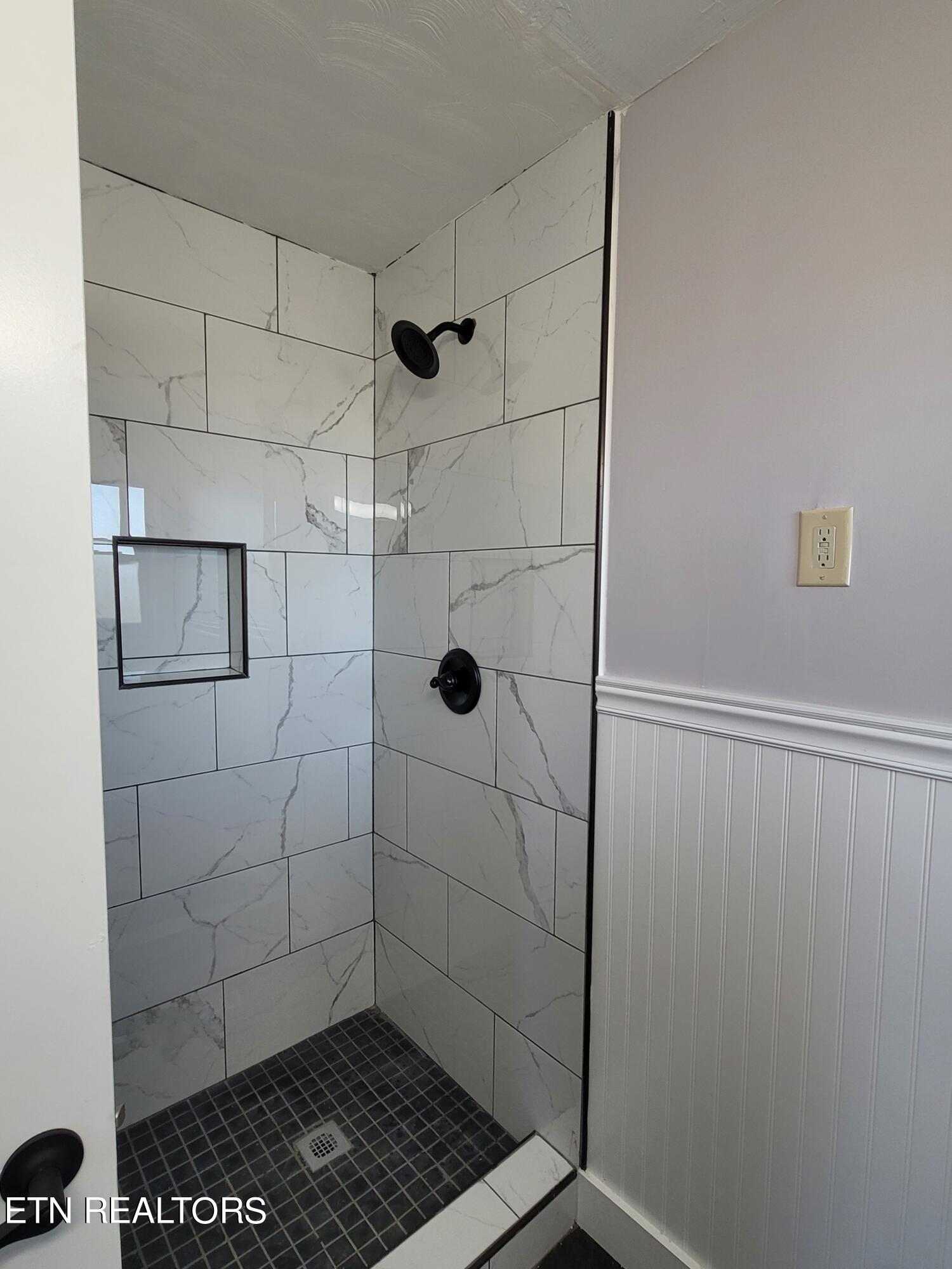 815 East Nails Creek Road Seymour, TN 37865 - Photo 13 of 35 Master bath tiled shower