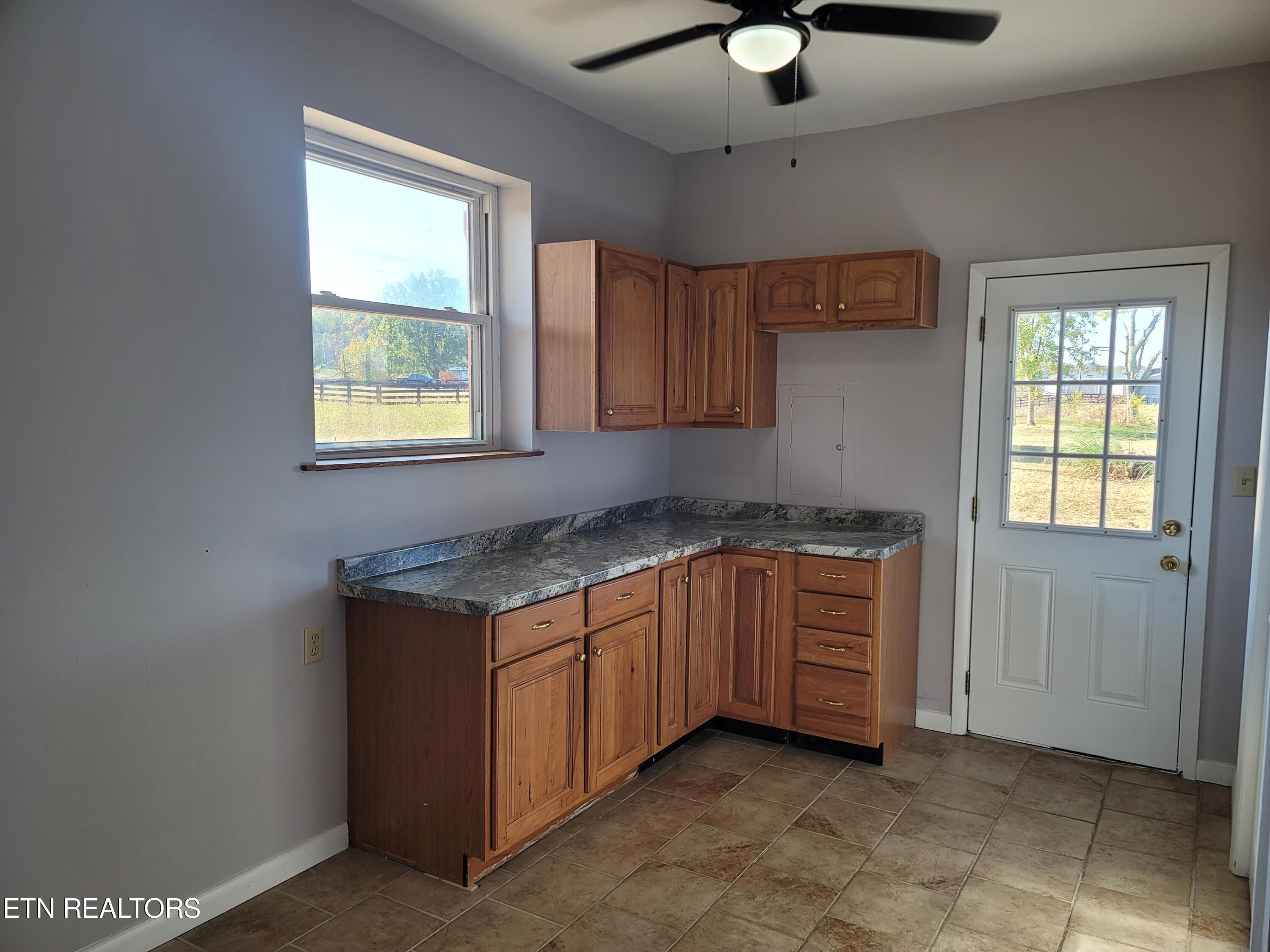 815 East Nails Creek Road Seymour, TN 37865 - Photo 21 of 35 Mud room3