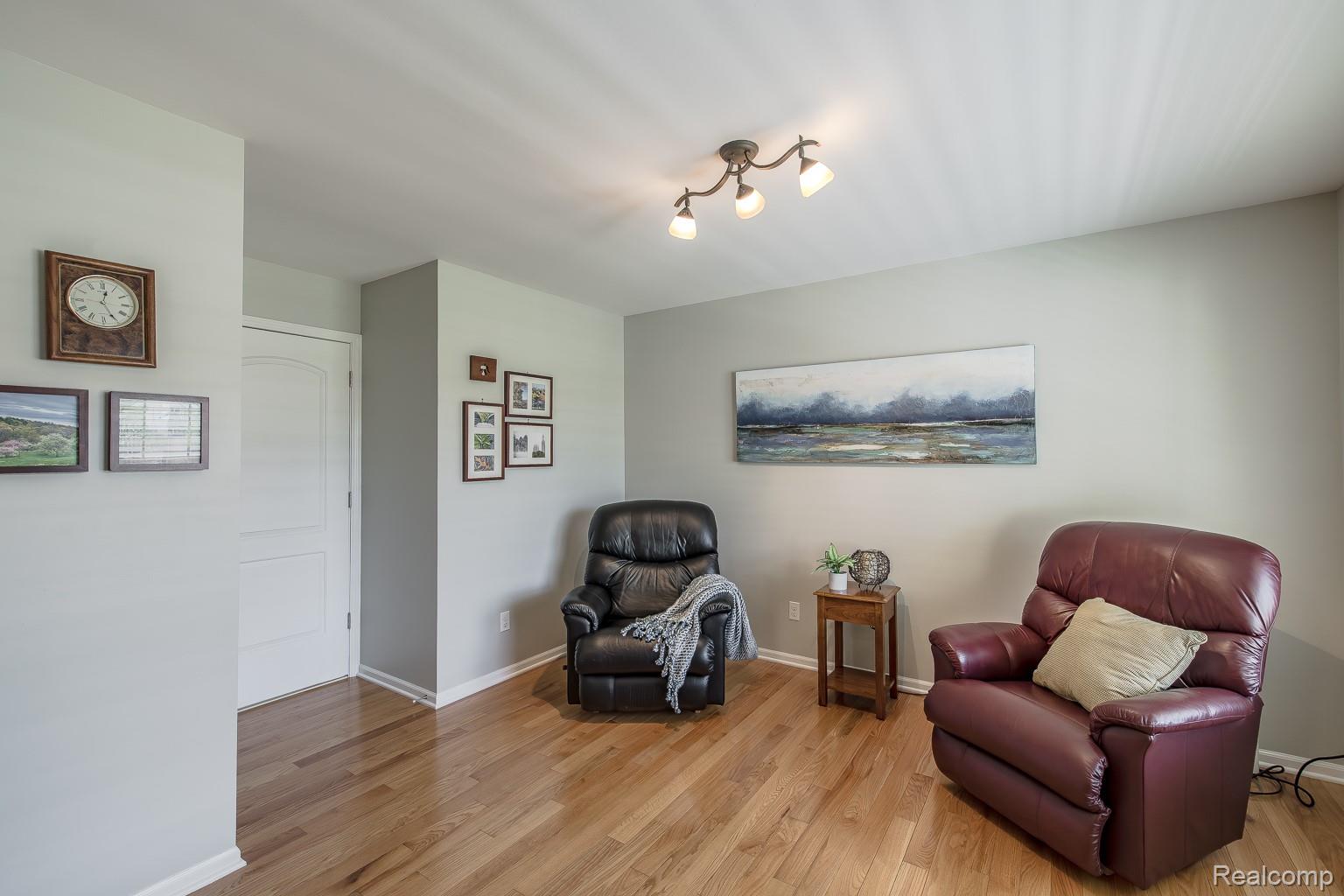 6150 Timberstone Way Clarkston, MI 48346 - Photo 10 of 51 Spacious den with access to the full bath