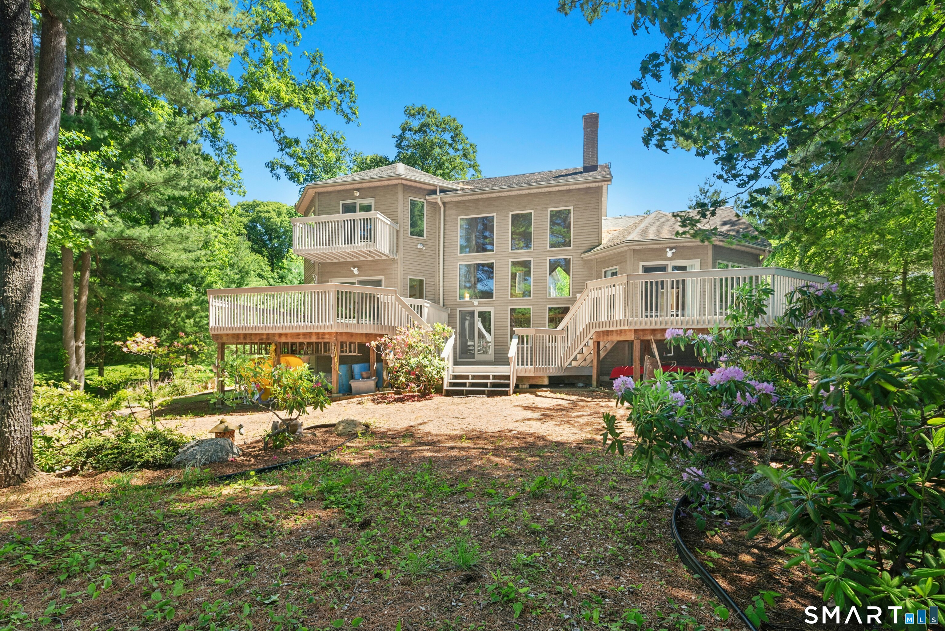 141 Canoe Brook Road Trumbull, CT 06611 - Photo 3 of 40