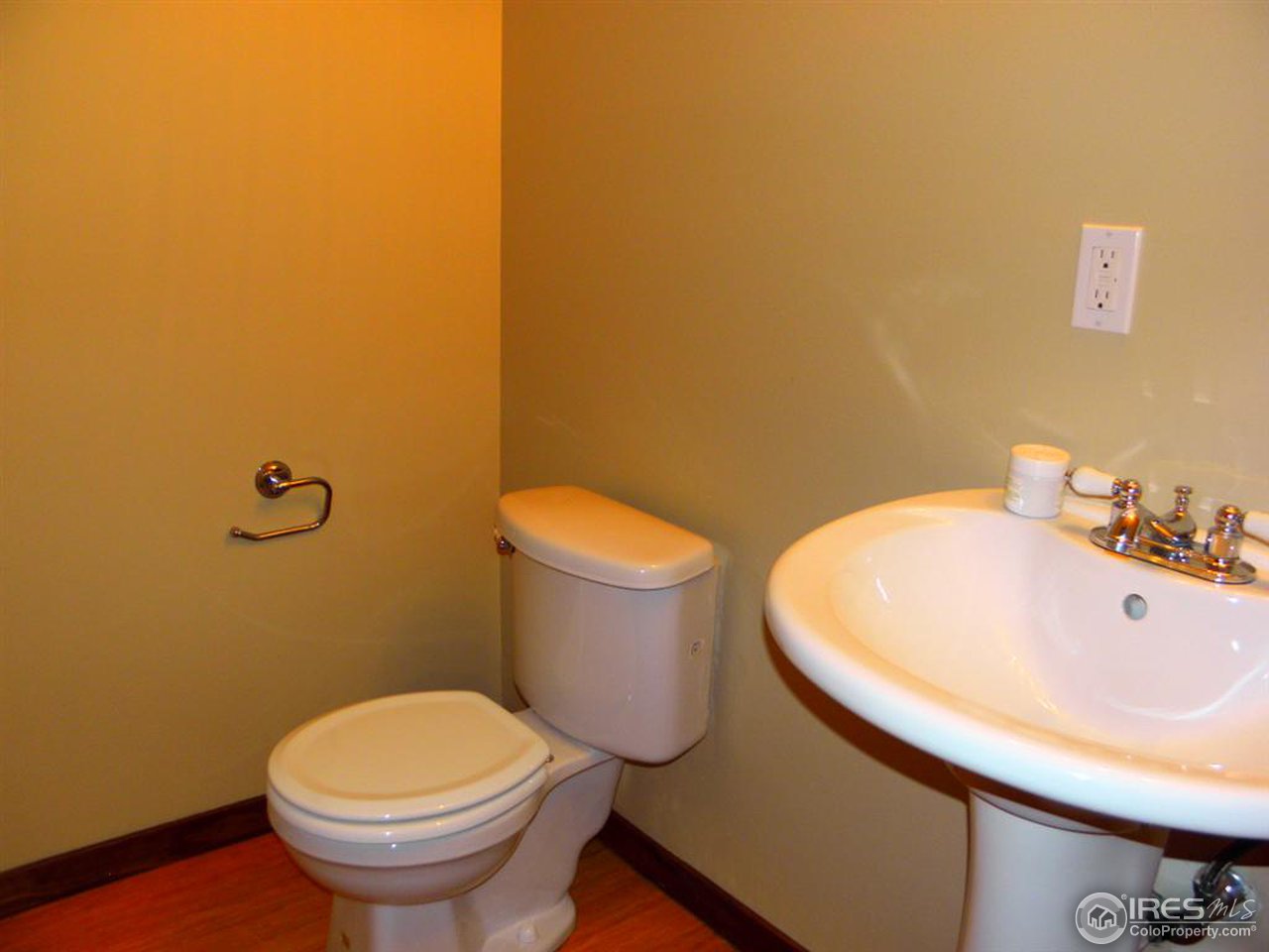6628 Kalua Road Boulder, CO 80301 - Photo 10 of 13 a bathroom with a sink and a toilet