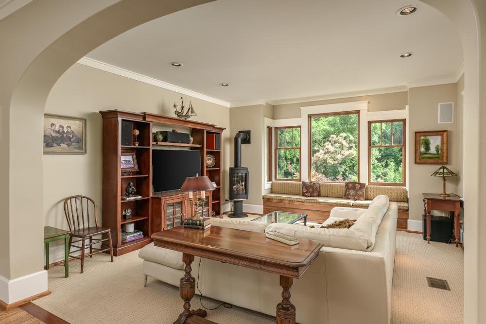 593 South Crest Road Chattanooga, TN 37404 - Photo 21 of 64 Main Floor Living Room