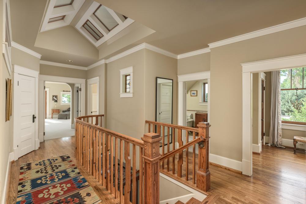 593 South Crest Road Chattanooga, TN 37404 - Photo 30 of 64 Staircase