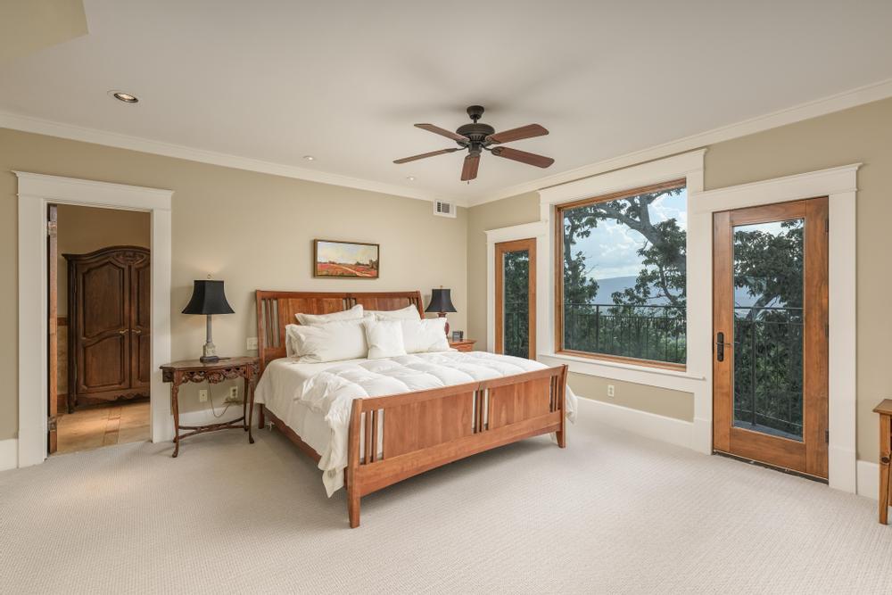 593 South Crest Road Chattanooga, TN 37404 - Photo 32 of 64 Main Suite Upstairs