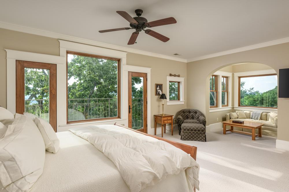 593 South Crest Road Chattanooga, TN 37404 - Photo 33 of 64 Main Suite Sitting Area