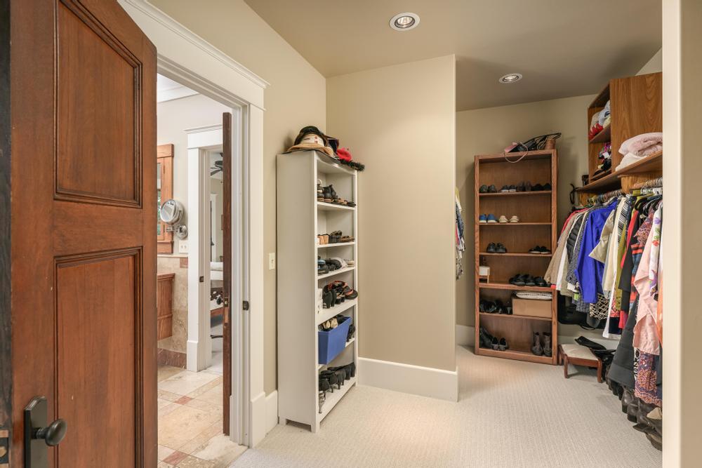 593 South Crest Road Chattanooga, TN 37404 - Photo 38 of 64 Main Suite Closet