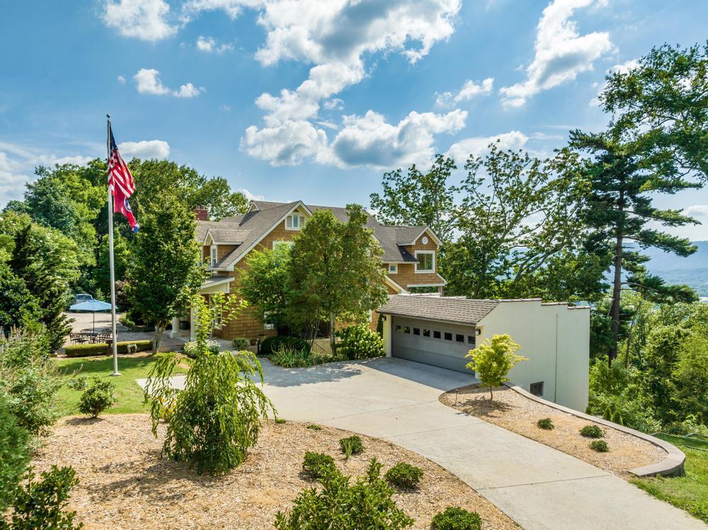 593 South Crest Road Chattanooga, TN 37404 - Photo 4 of 64 Garage Side View