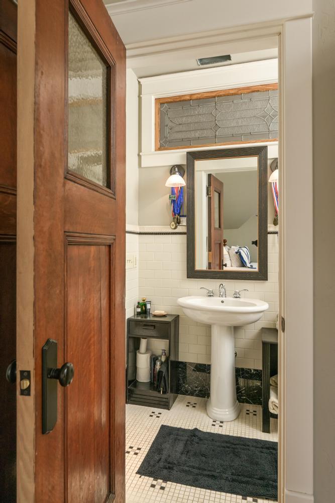 593 South Crest Road Chattanooga, TN 37404 - Photo 46 of 64 En Suite Bathroom