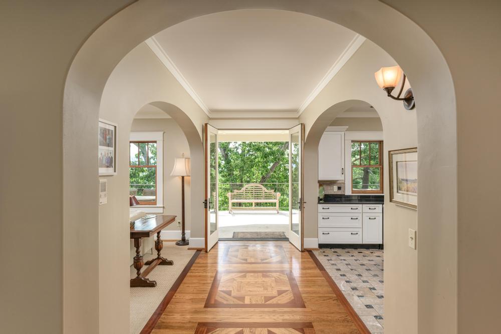 593 South Crest Road Chattanooga, TN 37404 - Photo 8 of 64 Mainfloor Hallway