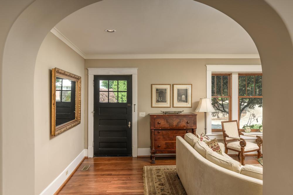 593 South Crest Road Chattanooga, TN 37404 - Photo 10 of 64 Entryway