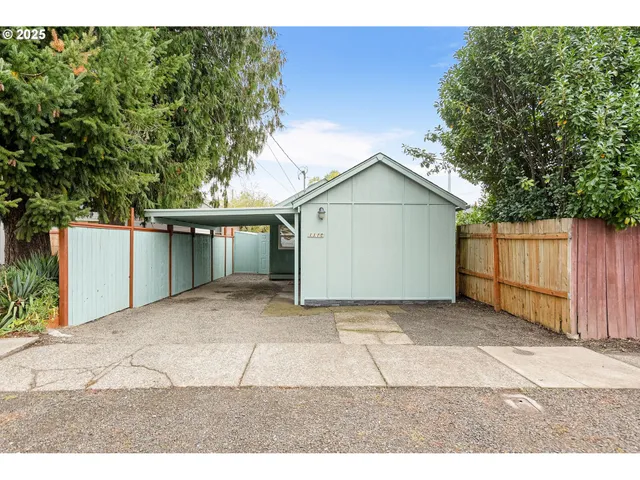 $270,000 | 1116 Northeast Irvine Street, McMinnville, OR 97128