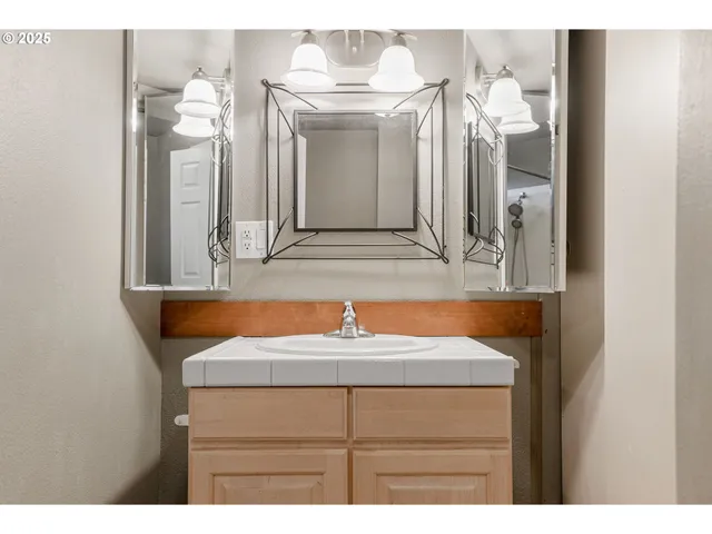 $270,000 | 1116 Northeast Irvine Street, McMinnville, OR 97128